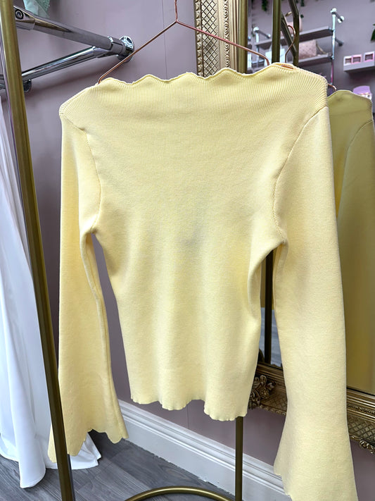 Lemon Scallop Neck Knit Top