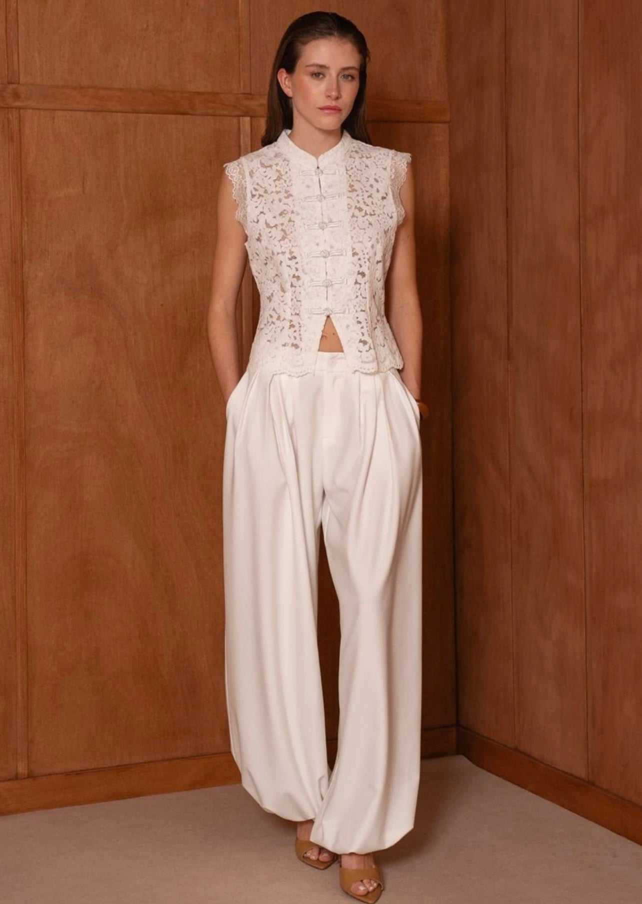 White Lace Mandarin Collar Sleeveless Blouse