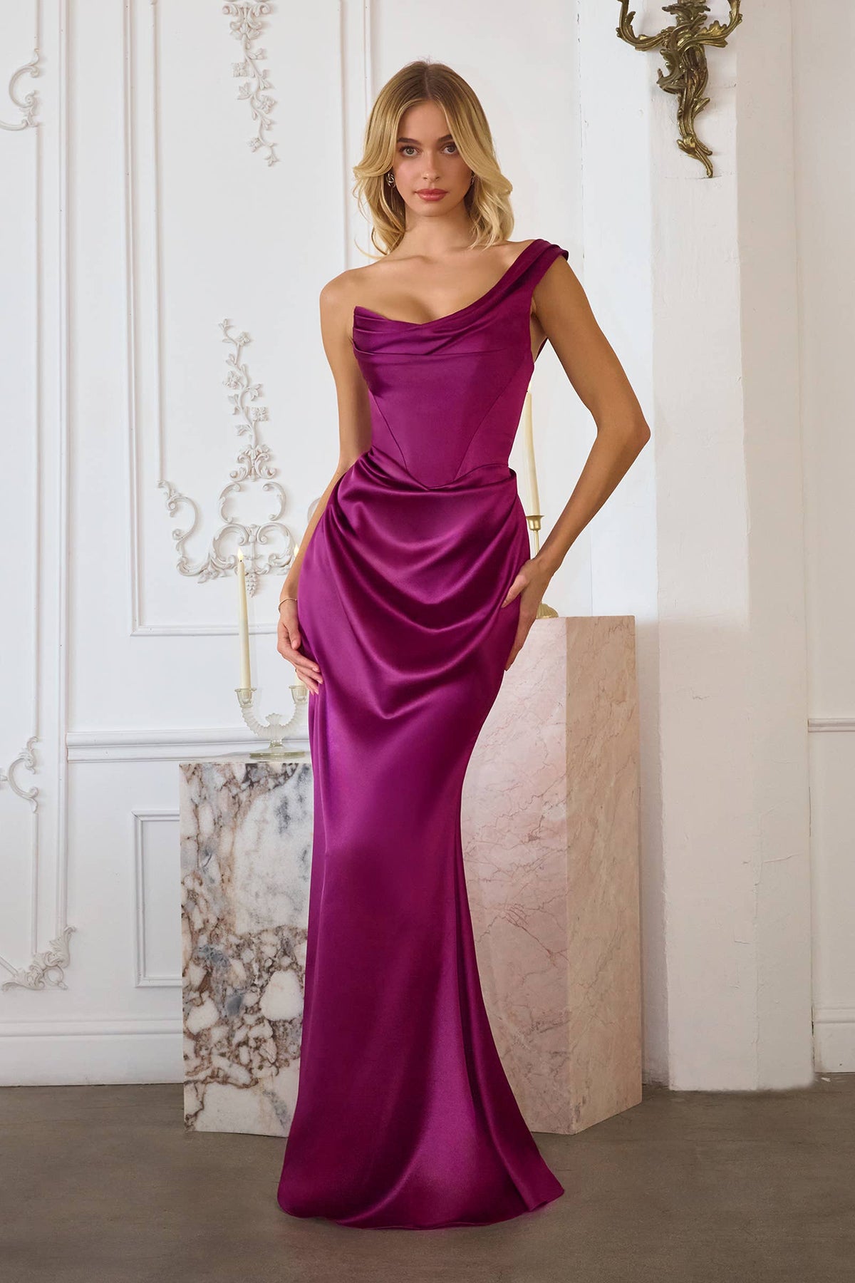 ONE SHOULDER DRAPED NECKLINE WITH RUCHED WAIST DETAILING: ESPRESSO / S